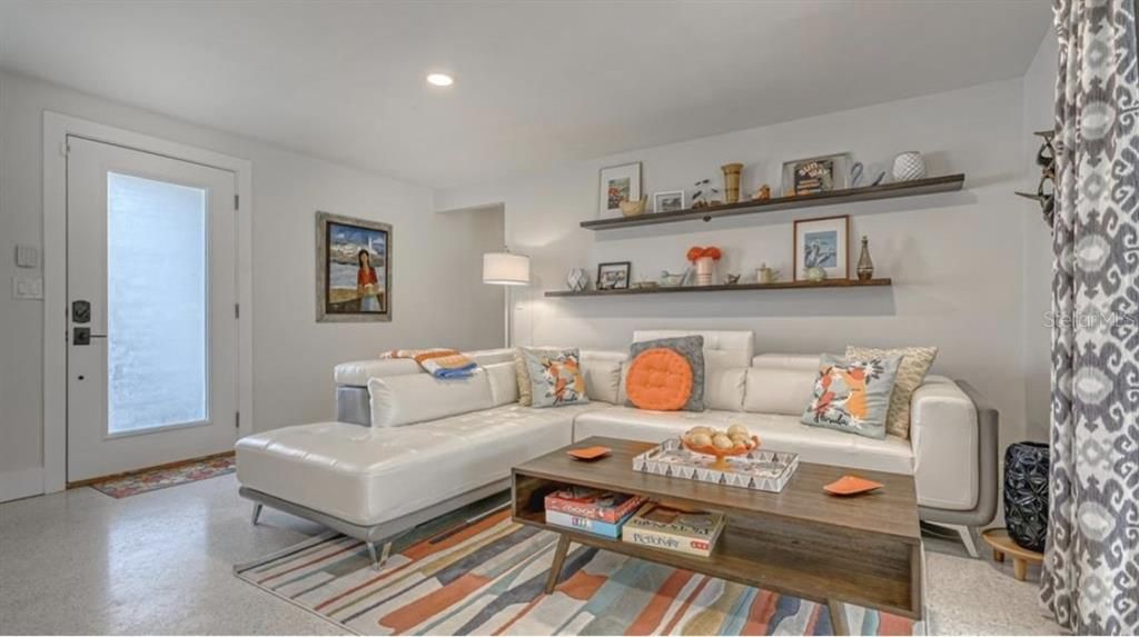 出租: $8,500 (3 贝兹, 2 浴室, 1386 平方英尺)