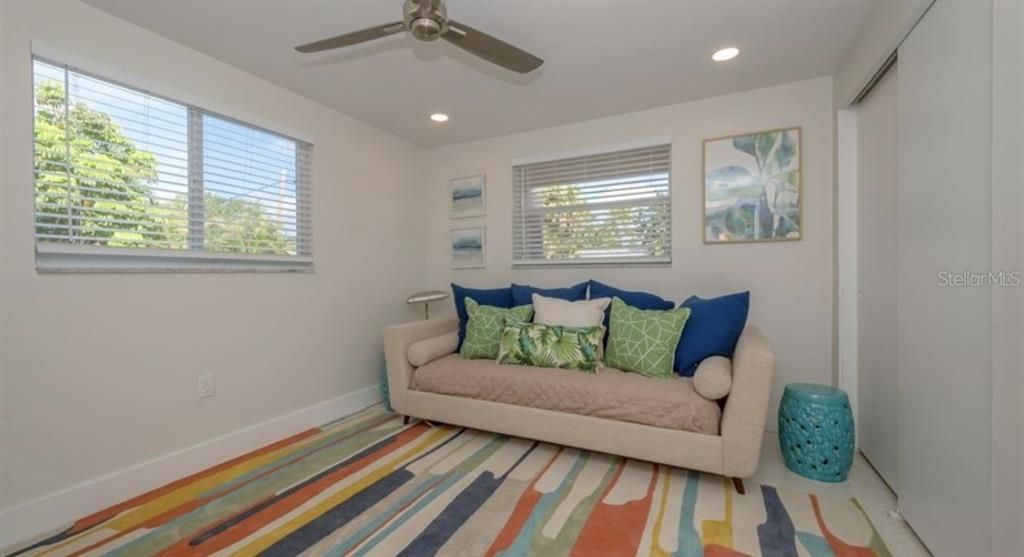 出租: $8,500 (3 贝兹, 2 浴室, 1386 平方英尺)