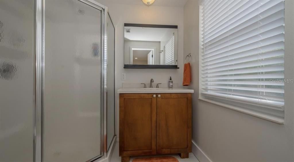 出租: $8,500 (3 贝兹, 2 浴室, 1386 平方英尺)