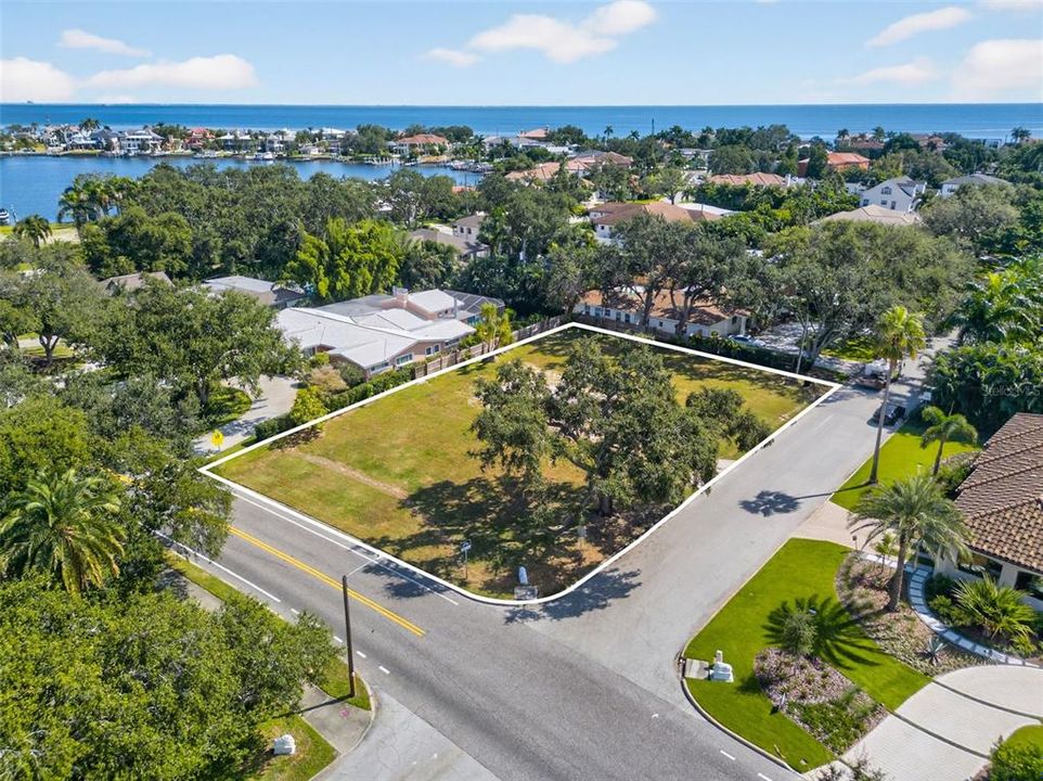 For Sale: $1,095,000 (0.33 acres)