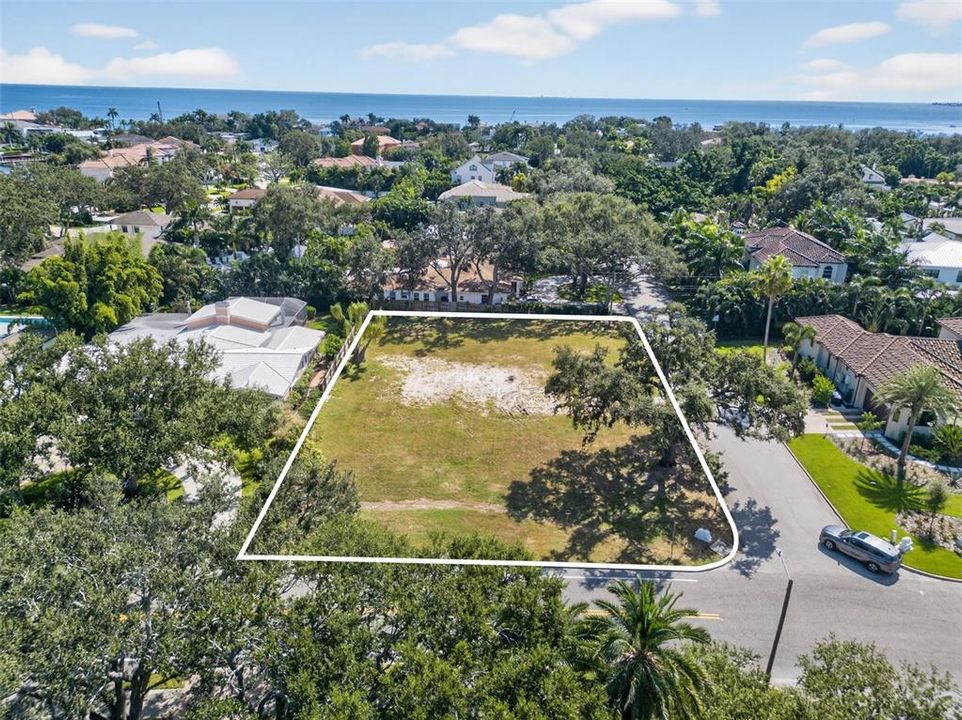 For Sale: $1,095,000 (0.33 acres)