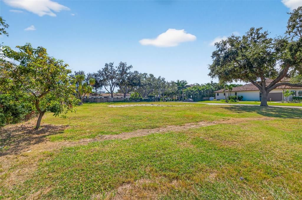 For Sale: $1,095,000 (0.33 acres)