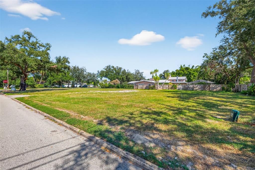 For Sale: $1,095,000 (0.33 acres)