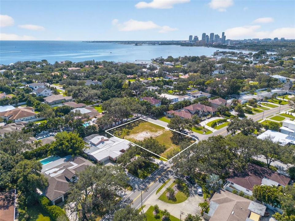 For Sale: $1,095,000 (0.33 acres)