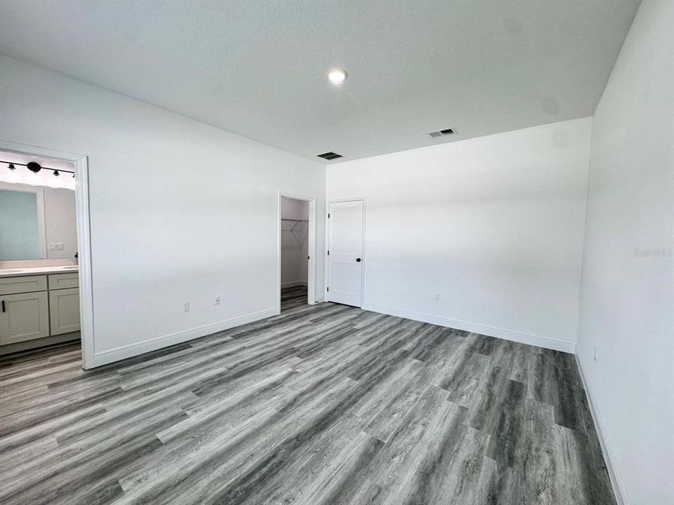 For Rent: $1,900 (4 beds, 2 baths, 1622 Square Feet)