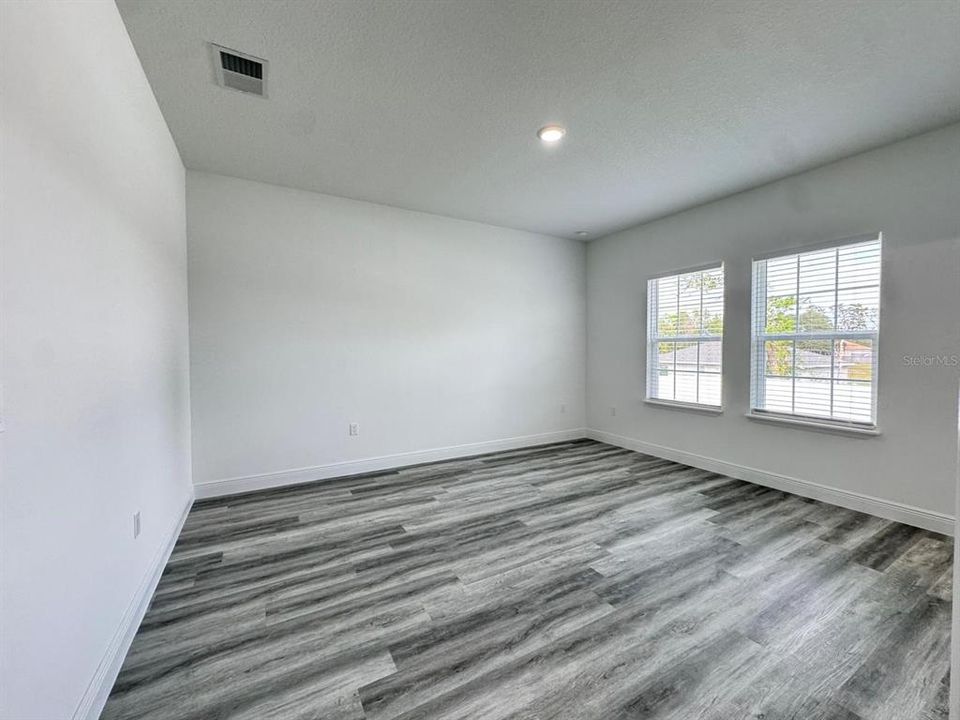 For Rent: $1,900 (4 beds, 2 baths, 1622 Square Feet)