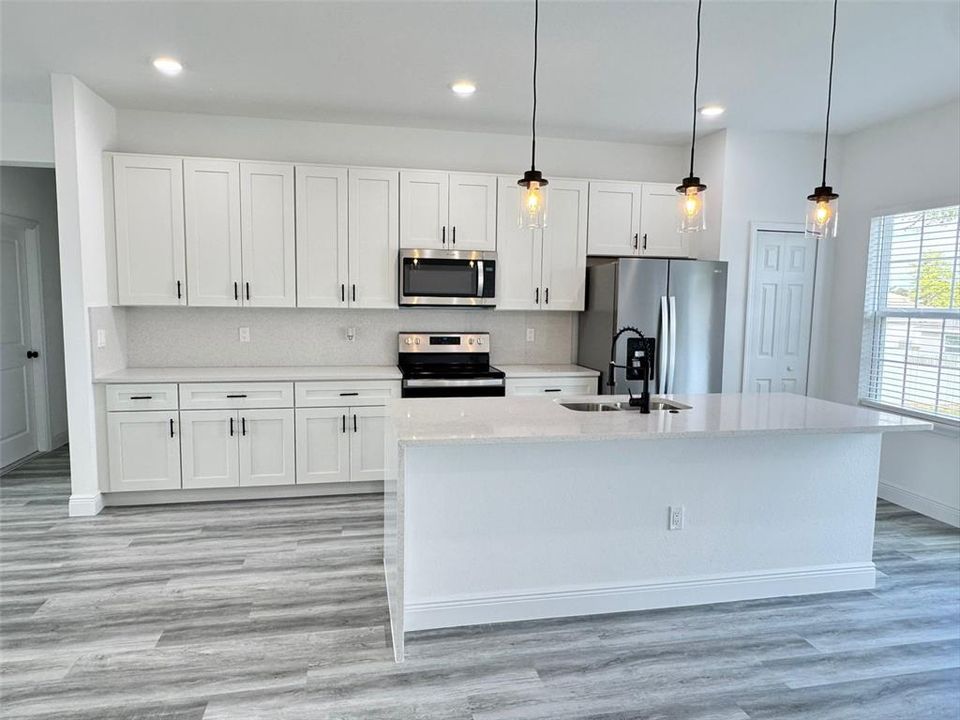 For Rent: $1,900 (4 beds, 2 baths, 1622 Square Feet)