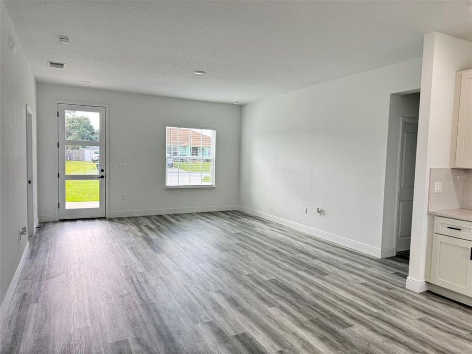 For Rent: $1,900 (4 beds, 2 baths, 1622 Square Feet)