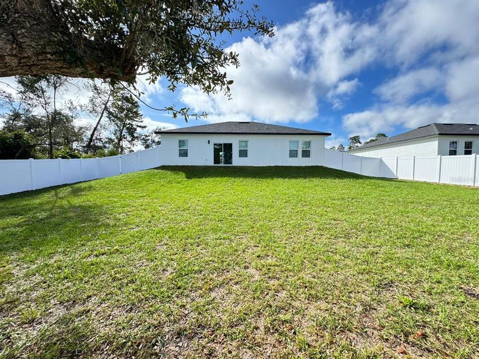 For Rent: $1,900 (4 beds, 2 baths, 1622 Square Feet)