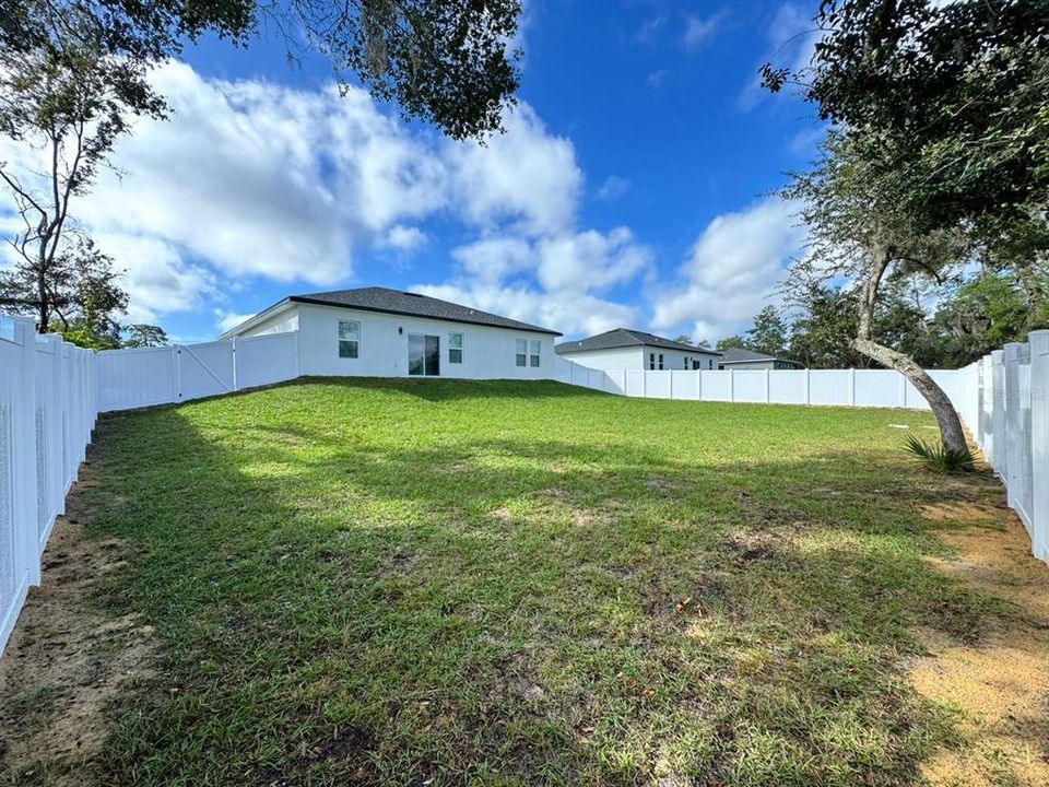 For Rent: $1,900 (4 beds, 2 baths, 1622 Square Feet)