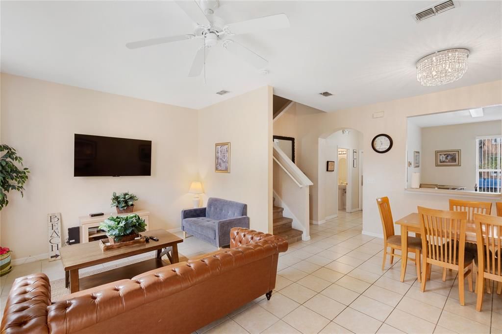 En Venta: $305,000 (3 camas, 2 baños, 1435 Pies cuadrados)