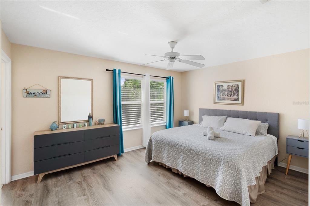 En Venta: $305,000 (3 camas, 2 baños, 1435 Pies cuadrados)