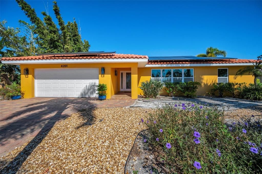 For Sale: $995,000 (3 beds, 2 baths, 2262 Square Feet)