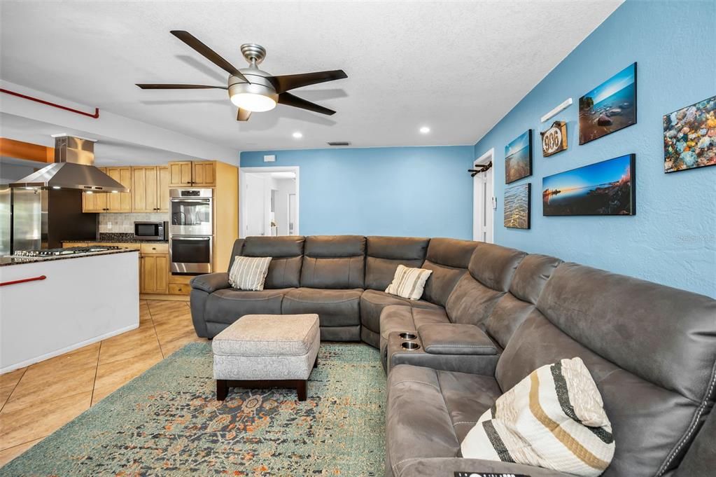 For Sale: $995,000 (3 beds, 2 baths, 2262 Square Feet)