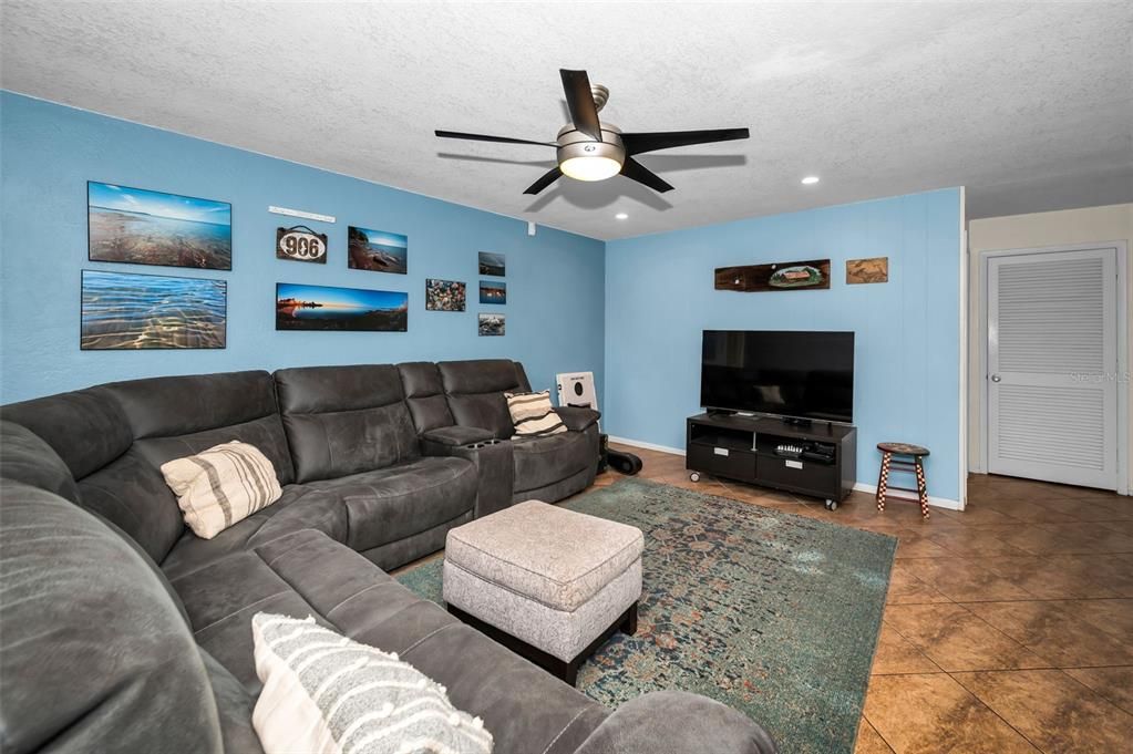 For Sale: $995,000 (3 beds, 2 baths, 2262 Square Feet)