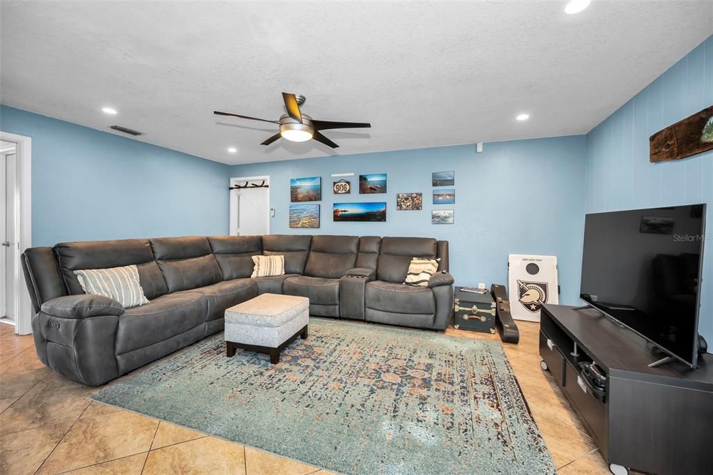 For Sale: $995,000 (3 beds, 2 baths, 2262 Square Feet)