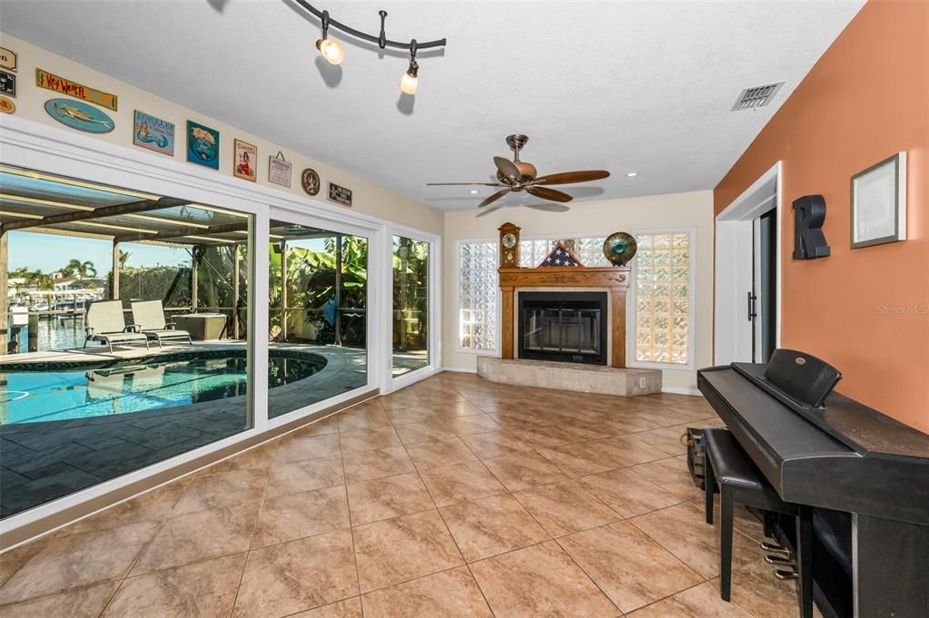 For Sale: $995,000 (3 beds, 2 baths, 2262 Square Feet)