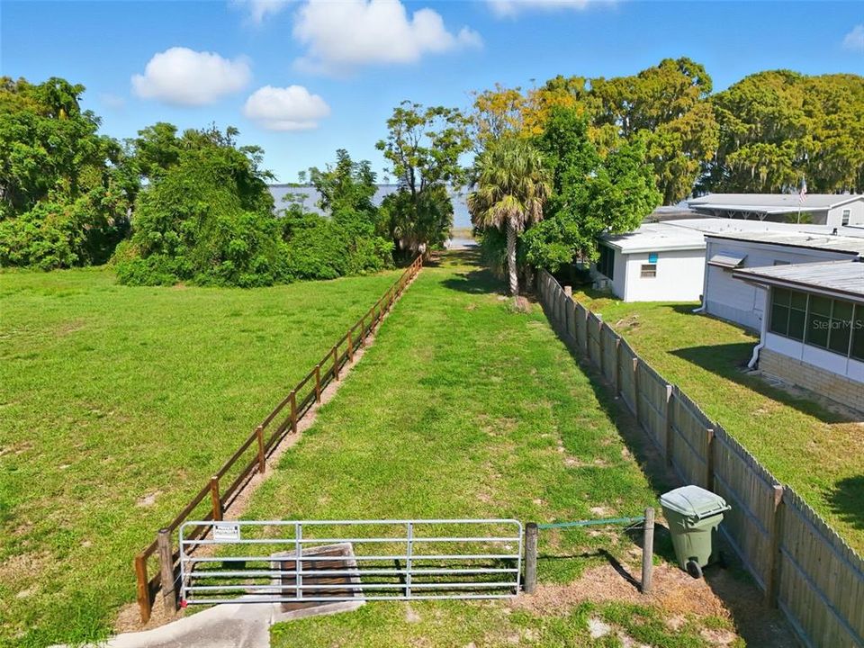 Activo con contrato: $355,000 (3 camas, 2 baños, 2128 Pies cuadrados)