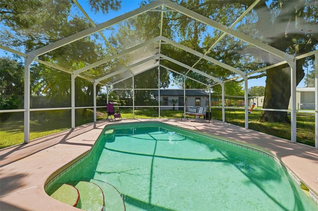 Activo con contrato: $355,000 (3 camas, 2 baños, 2128 Pies cuadrados)