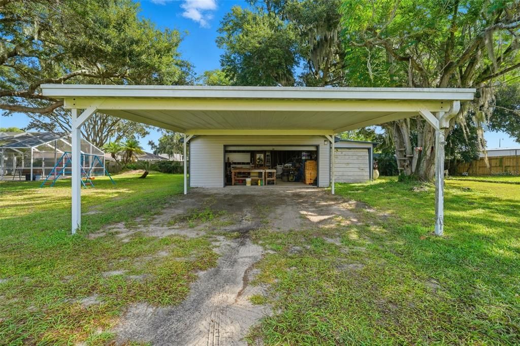 Activo con contrato: $355,000 (3 camas, 2 baños, 2128 Pies cuadrados)