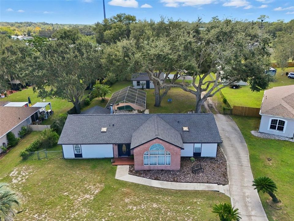 Activo con contrato: $355,000 (3 camas, 2 baños, 2128 Pies cuadrados)