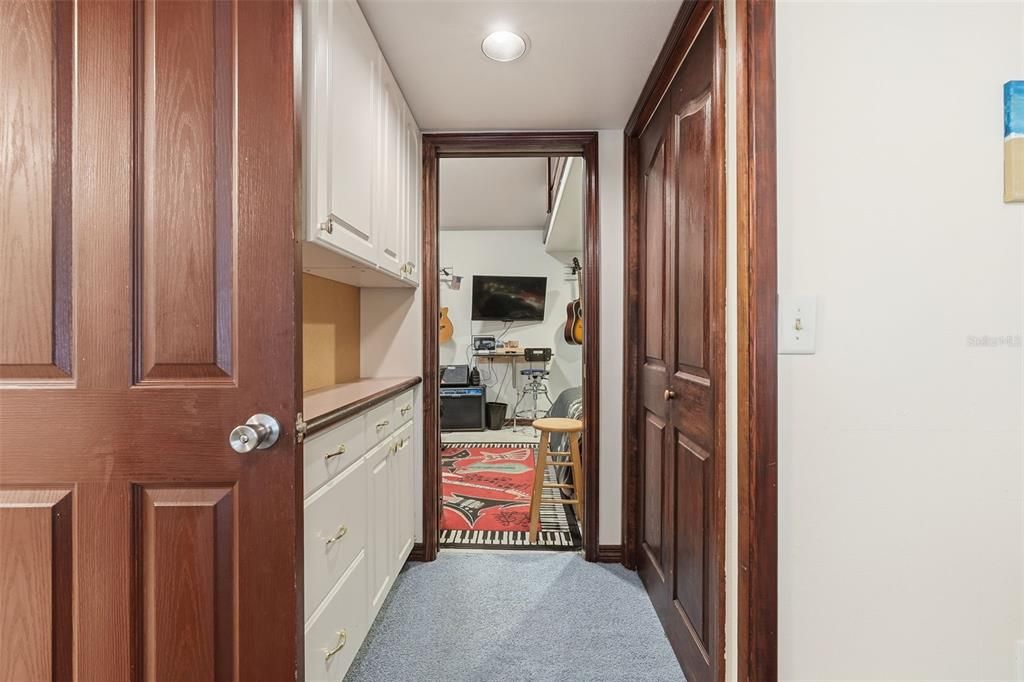 Activo con contrato: $355,000 (3 camas, 2 baños, 2128 Pies cuadrados)