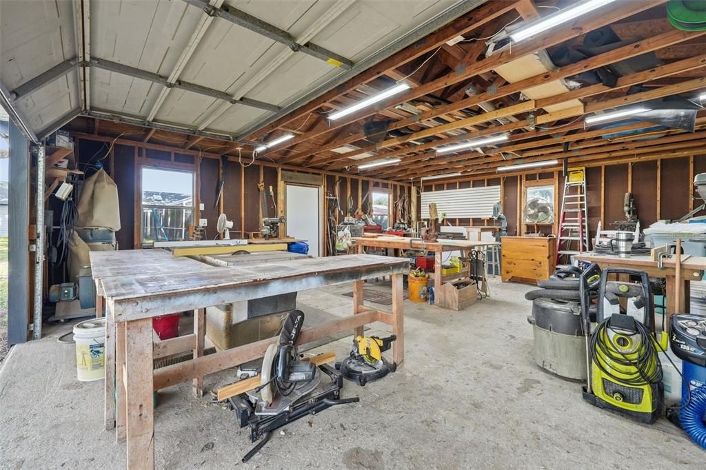 Activo con contrato: $355,000 (3 camas, 2 baños, 2128 Pies cuadrados)