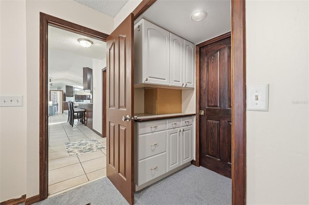 Activo con contrato: $355,000 (3 camas, 2 baños, 2128 Pies cuadrados)