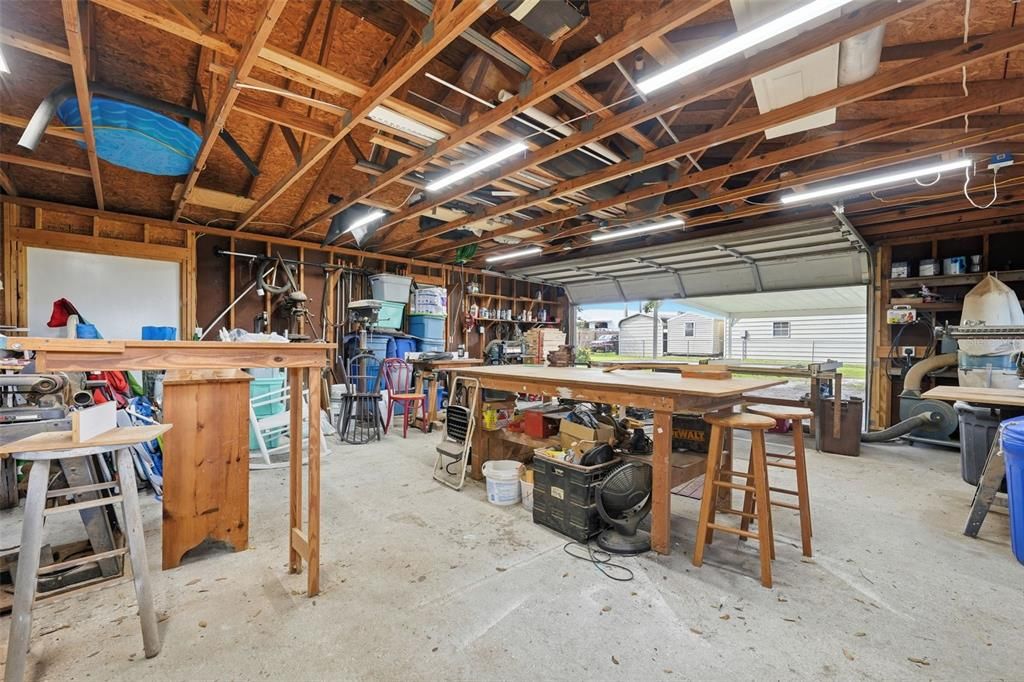 Activo con contrato: $355,000 (3 camas, 2 baños, 2128 Pies cuadrados)