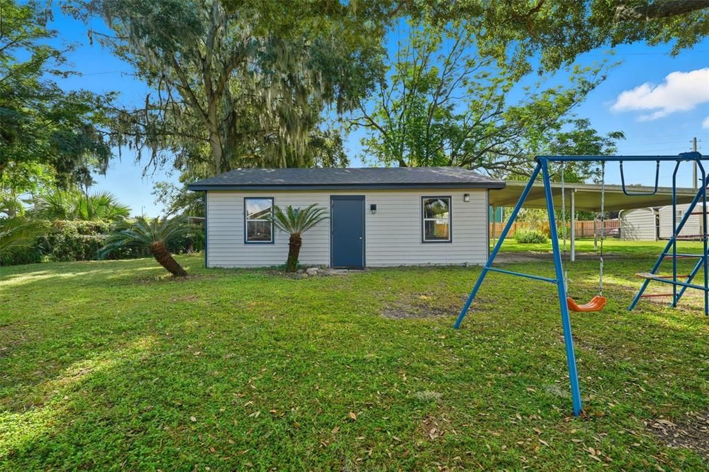 Activo con contrato: $355,000 (3 camas, 2 baños, 2128 Pies cuadrados)