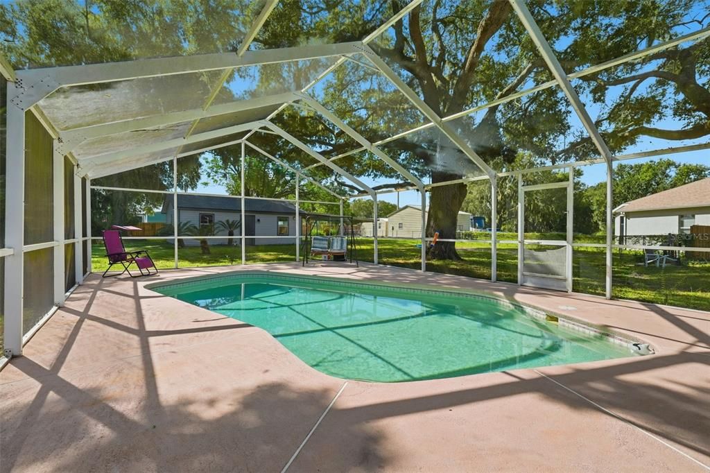 Activo con contrato: $355,000 (3 camas, 2 baños, 2128 Pies cuadrados)