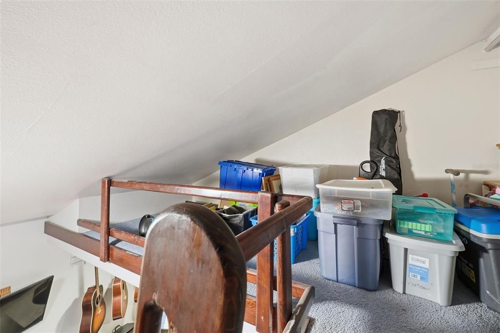 Activo con contrato: $355,000 (3 camas, 2 baños, 2128 Pies cuadrados)