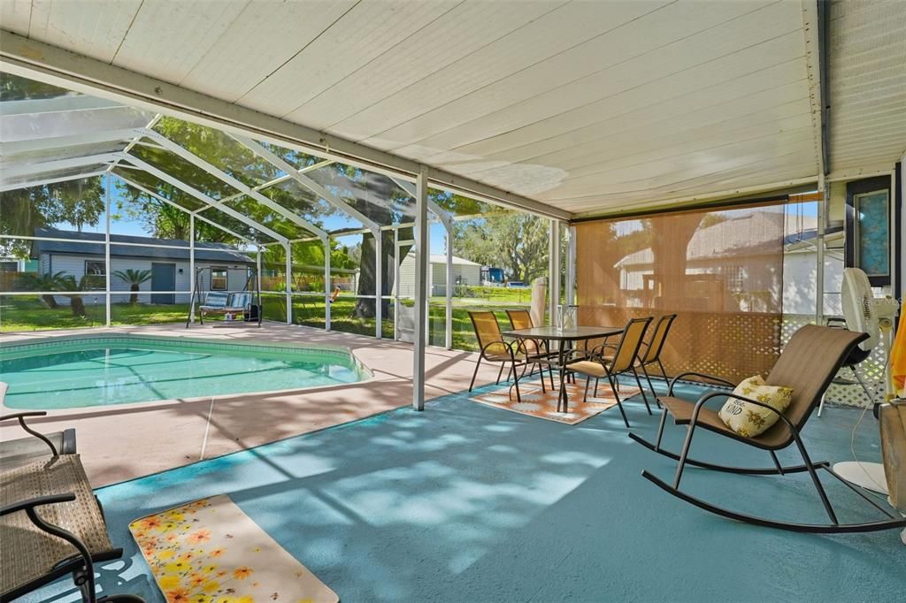 Activo con contrato: $355,000 (3 camas, 2 baños, 2128 Pies cuadrados)