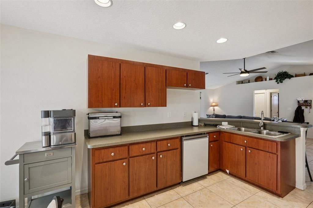 En Venta: $290,000 (3 camas, 2 baños, 1364 Pies cuadrados)