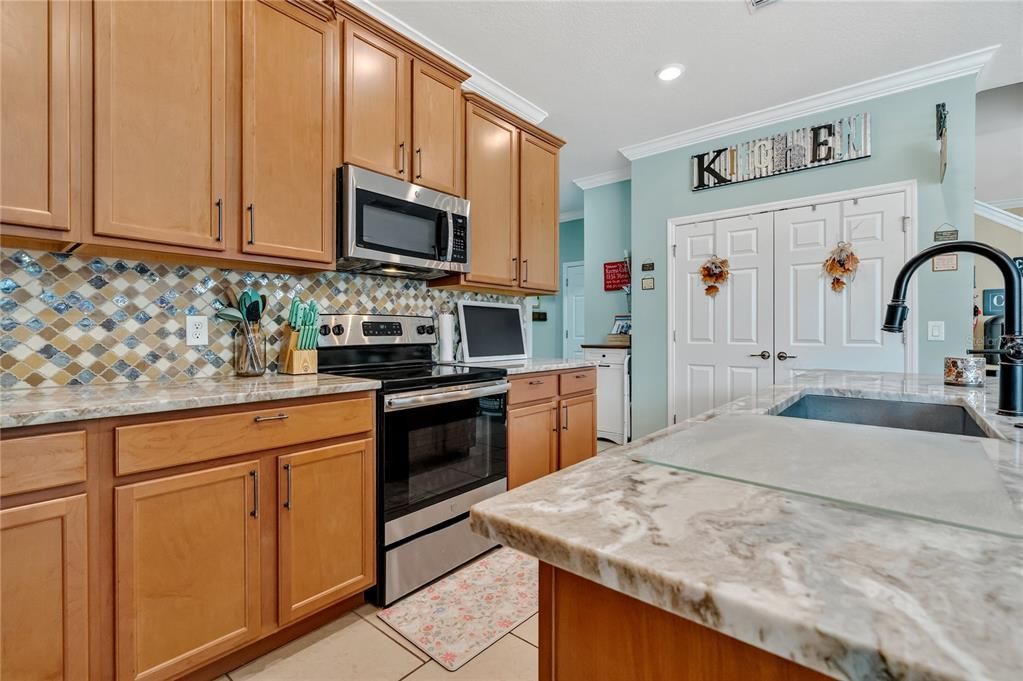 For Sale: $537,500 (5 beds, 3 baths, 2588 Square Feet)