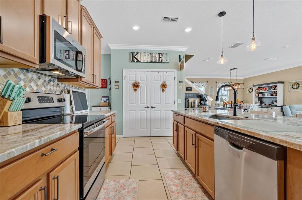 For Sale: $537,500 (5 beds, 3 baths, 2588 Square Feet)