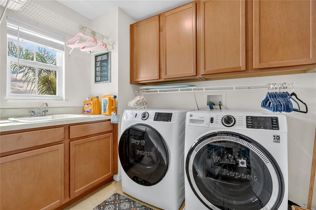 For Sale: $537,500 (5 beds, 3 baths, 2588 Square Feet)