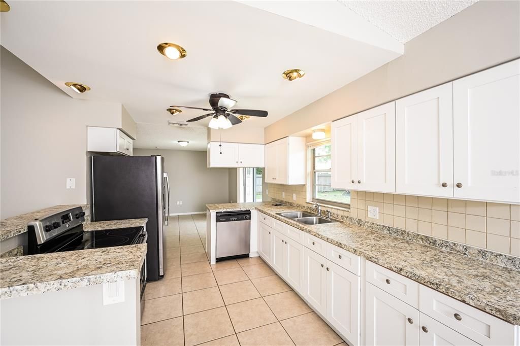 出租: $2,245 (3 贝兹, 2 浴室, 1540 平方英尺)