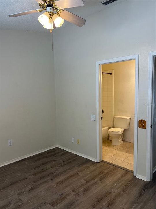 For Sale: $219,500 (2 beds, 2 baths, 1184 Square Feet)