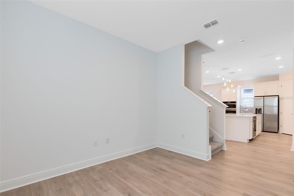 出租: $3,000 (4 贝兹, 3 浴室, 2683 平方英尺)