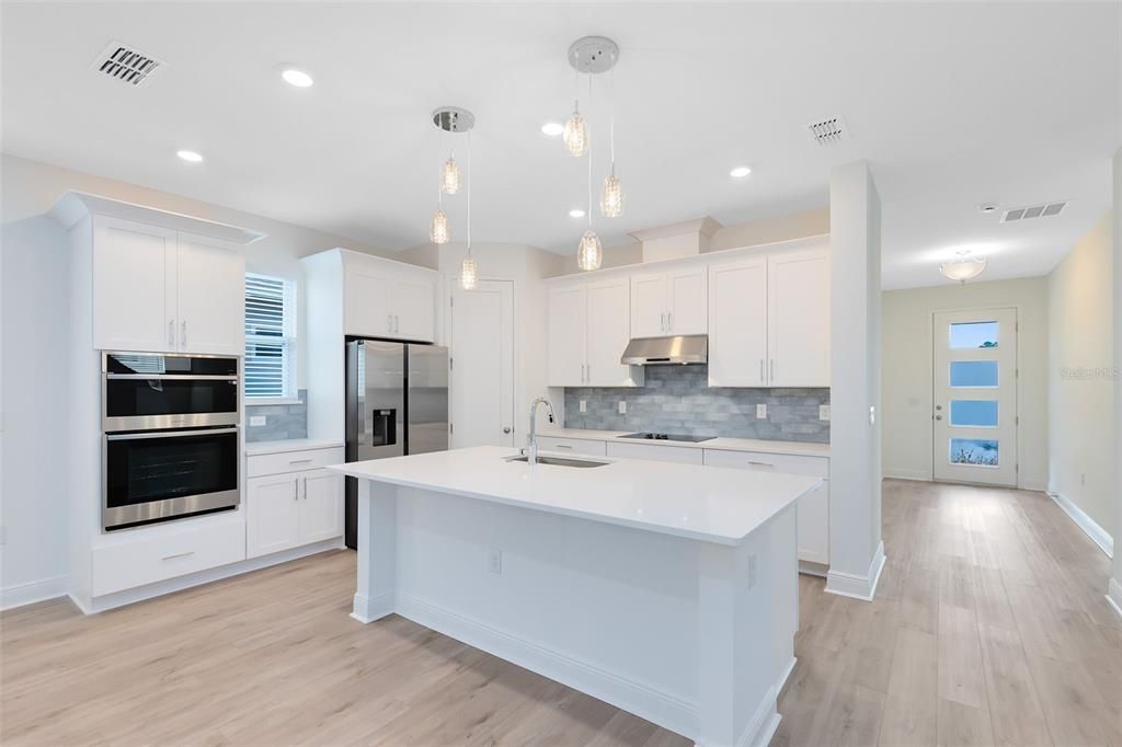 出租: $3,000 (4 贝兹, 3 浴室, 2683 平方英尺)