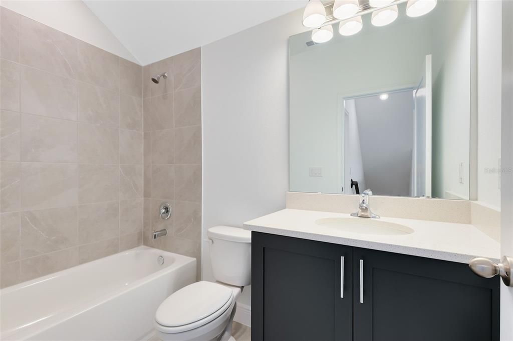 出租: $3,000 (4 贝兹, 3 浴室, 2683 平方英尺)