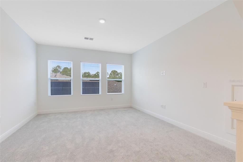 出租: $3,000 (4 贝兹, 3 浴室, 2683 平方英尺)