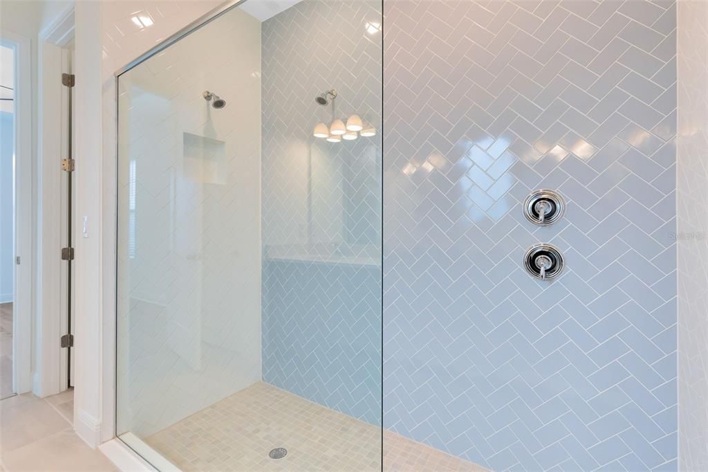 出租: $3,000 (4 贝兹, 3 浴室, 2683 平方英尺)