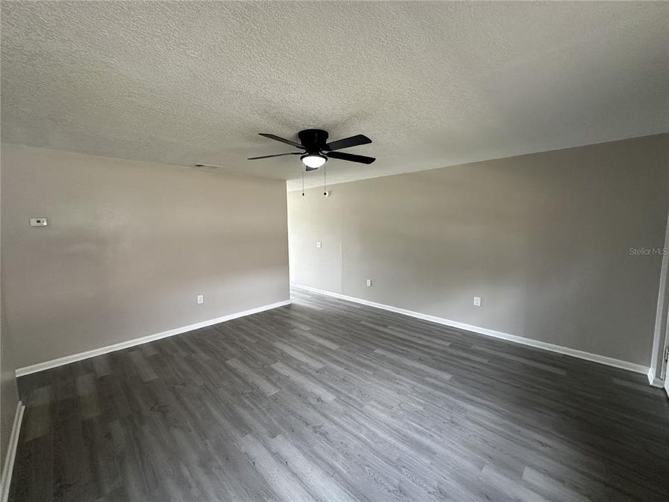 出租: $1,195 (2 贝兹, 1 浴室, 900 平方英尺)