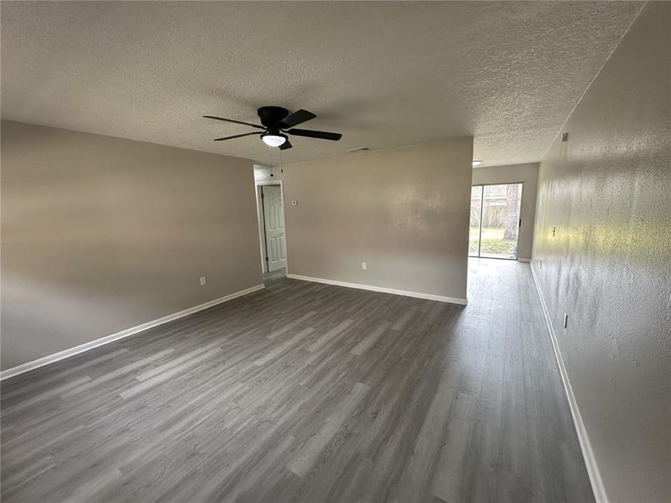 出租: $1,195 (2 贝兹, 1 浴室, 900 平方英尺)