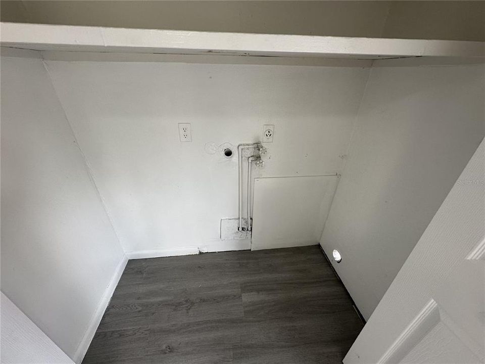 出租: $1,195 (2 贝兹, 1 浴室, 900 平方英尺)