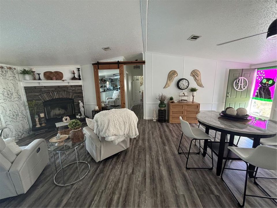 For Sale: $399,000 (5 beds, 4 baths, 3288 Square Feet)