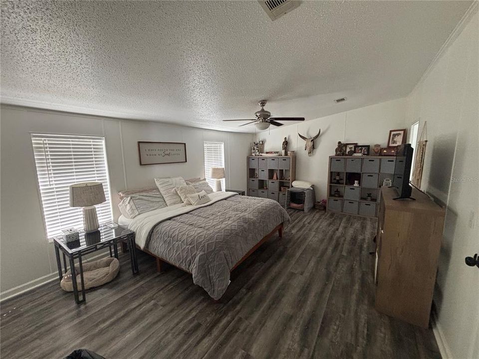 For Sale: $399,000 (5 beds, 4 baths, 3288 Square Feet)