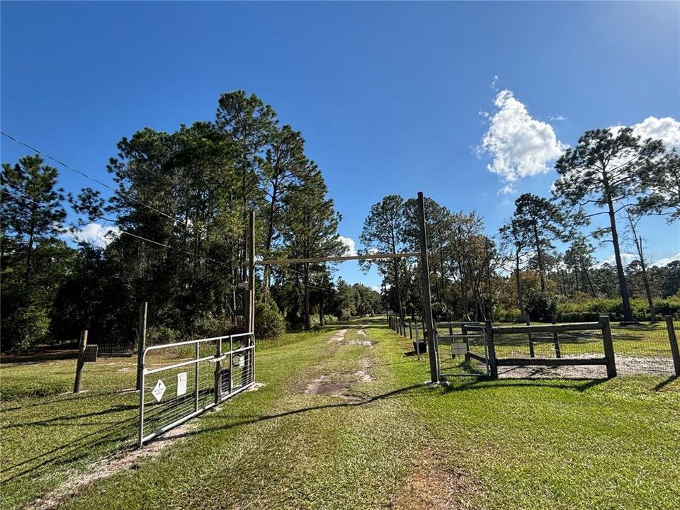 For Sale: $399,000 (5 beds, 4 baths, 3288 Square Feet)